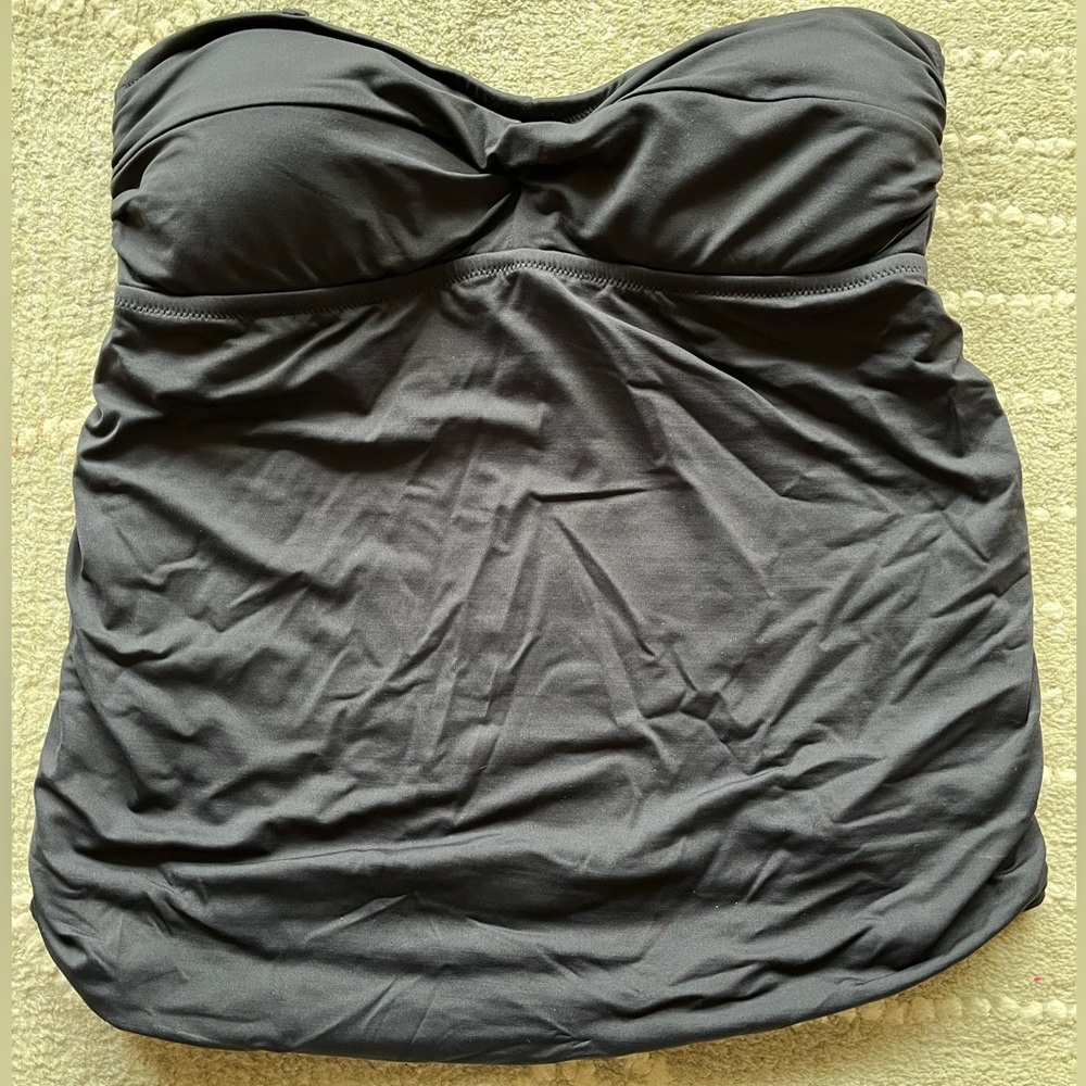 Maternity strapless bathing top. Ruched sides, very comfortable